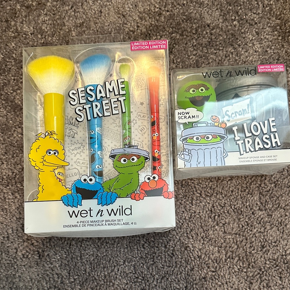 Wet n Wild Sesame Street Makeup Brushes and sponge.